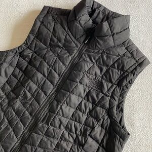 North face black size small women’s vest